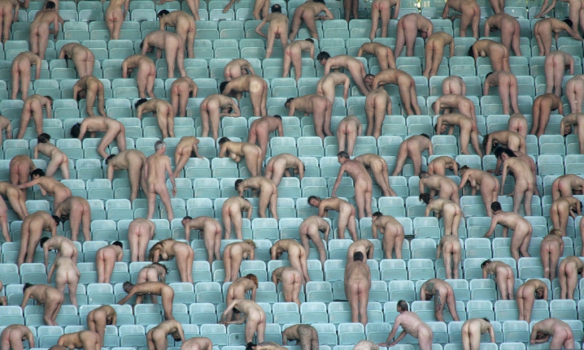 Famine: Spencer Tunick will undress everyone again