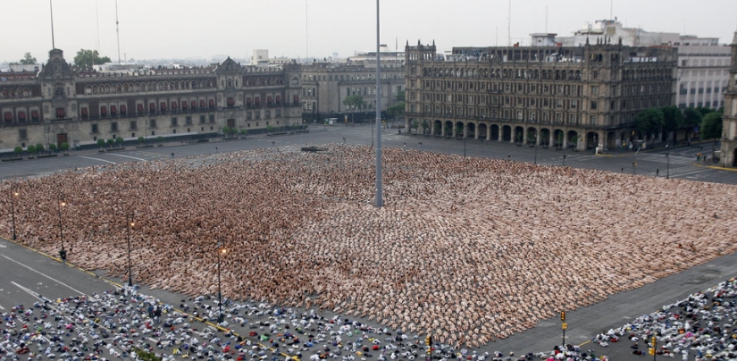 Famine: Spencer Tunick will undress everyone again