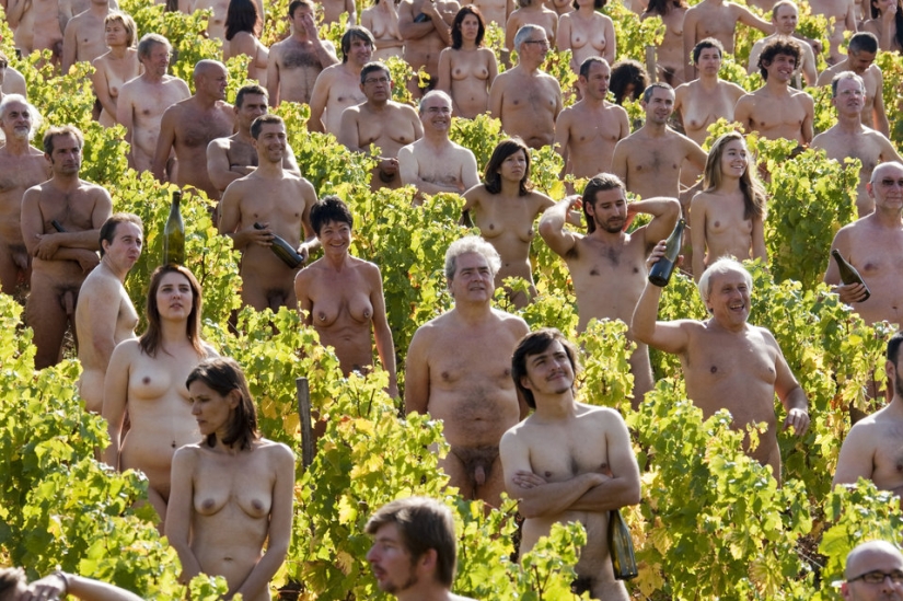 Famine: Spencer Tunick will undress everyone again