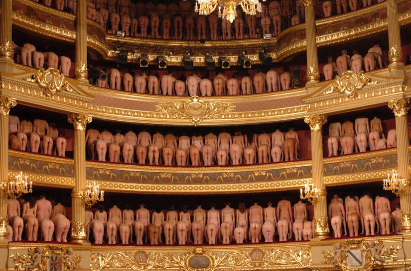 Famine: Spencer Tunick will undress everyone again