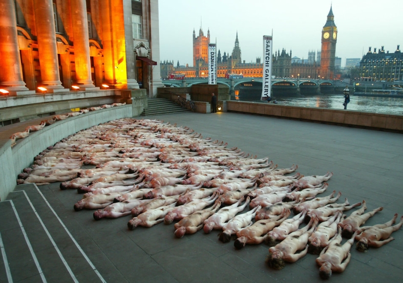 Famine: Spencer Tunick will undress everyone again