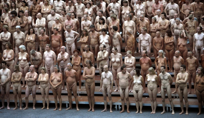 Famine: Spencer Tunick will undress everyone again