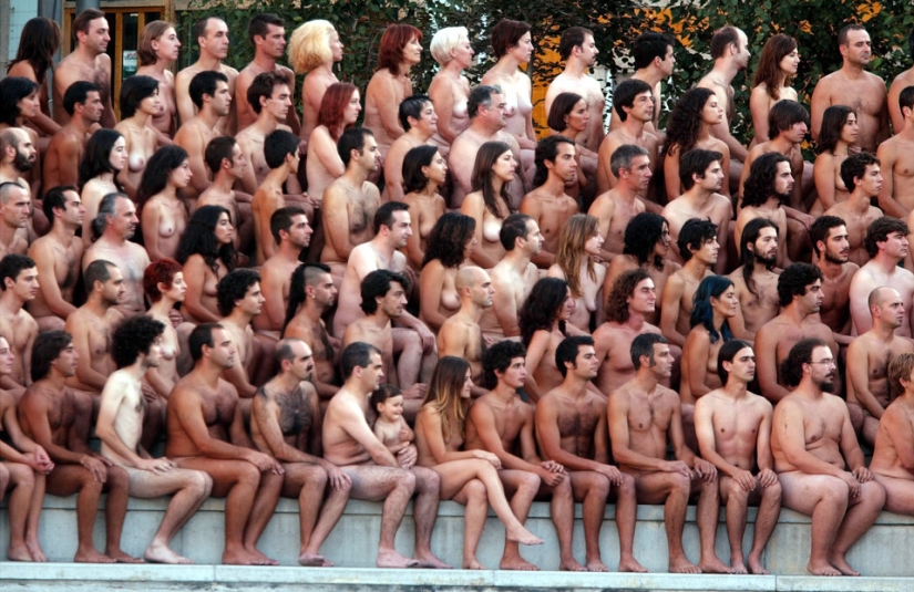 Famine: Spencer Tunick will undress everyone again