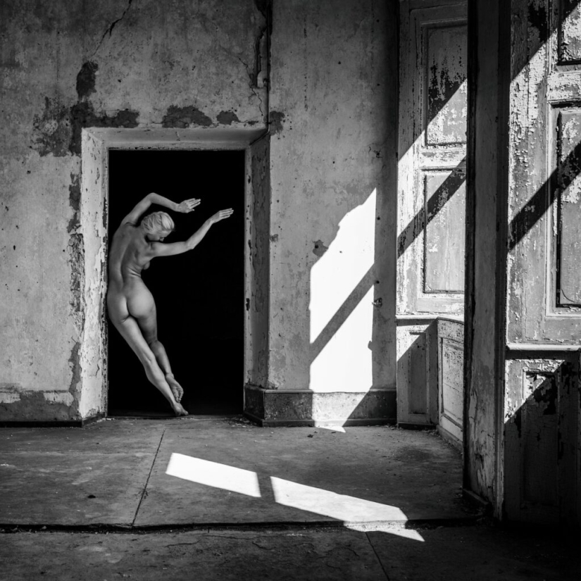 Fantasías oscuras en estilo desnudo del fotógrafo Gobotoru