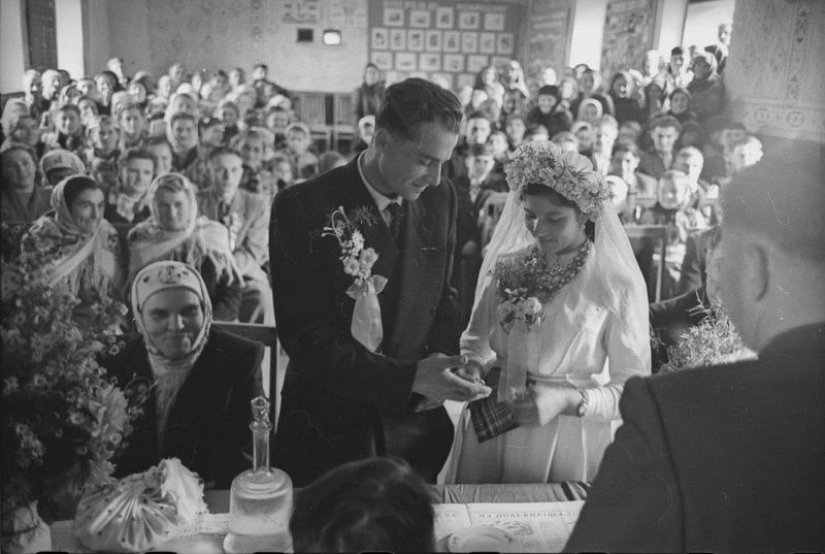 Features of a Soviet-style wedding celebration