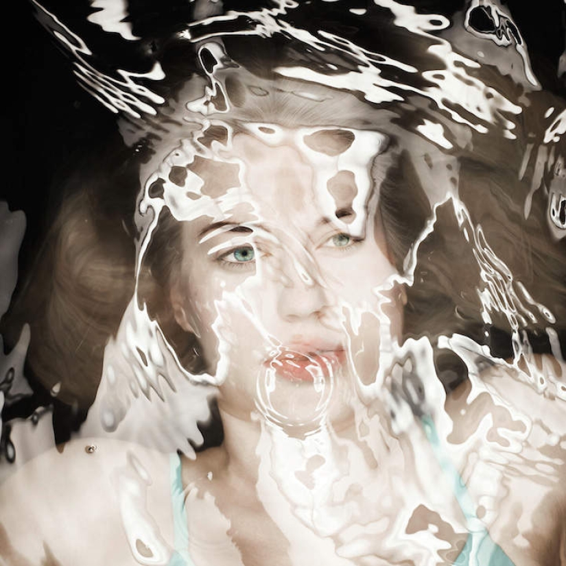 Femininity itself: underwater portraits of girls from the studio Staudinger+Franke