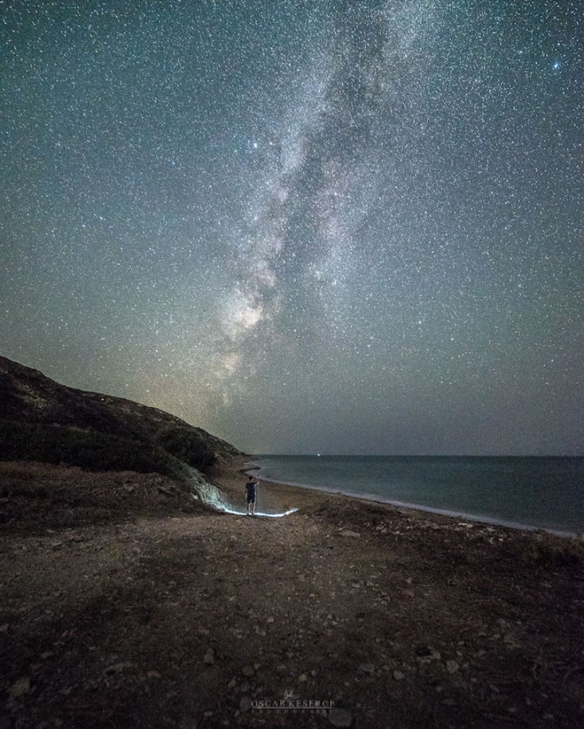 Finn wanders alone under the stars and makes fascinating shots