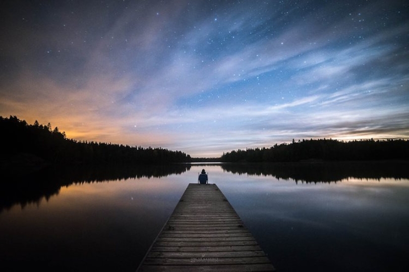 Finn wanders alone under the stars and makes fascinating shots