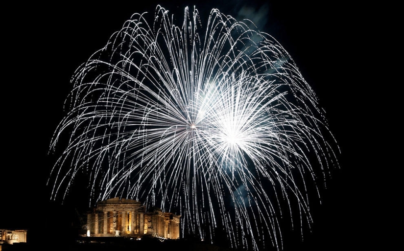 Fireworks, beaches and champagne - how the world met the new year 2014