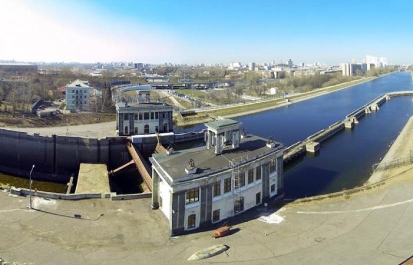 Floating across the bridge: the amazing aqueduct of the Moscow Canal