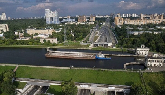 Flotando a través del puente: el increíble acueducto del Canal de Moscú