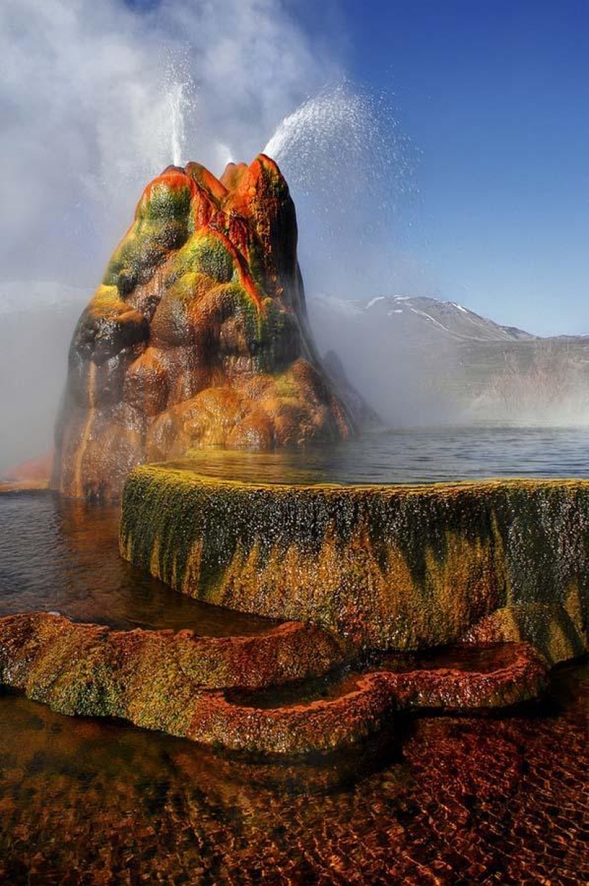 Fly Geyser - Nevada&#39;s Hidden Gem