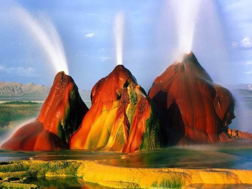 Fly Geyser - Nevada&#39;s Hidden Gem