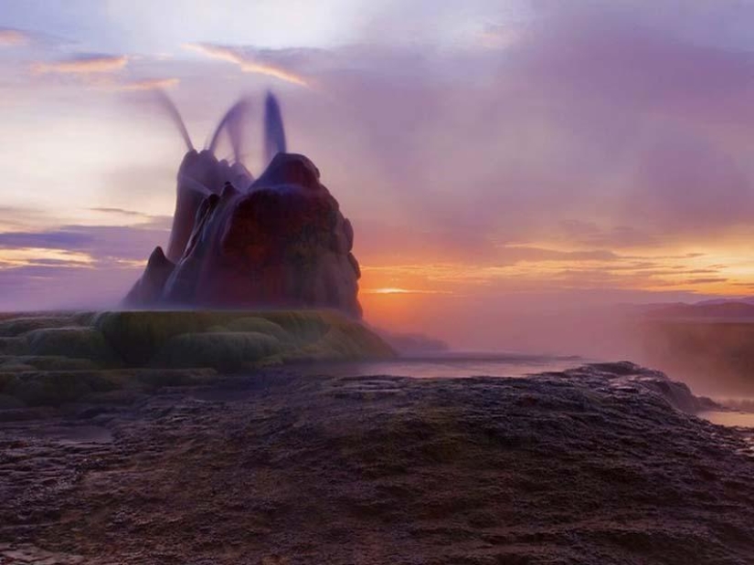 Fly Geyser - Nevada&#39;s Hidden Gem