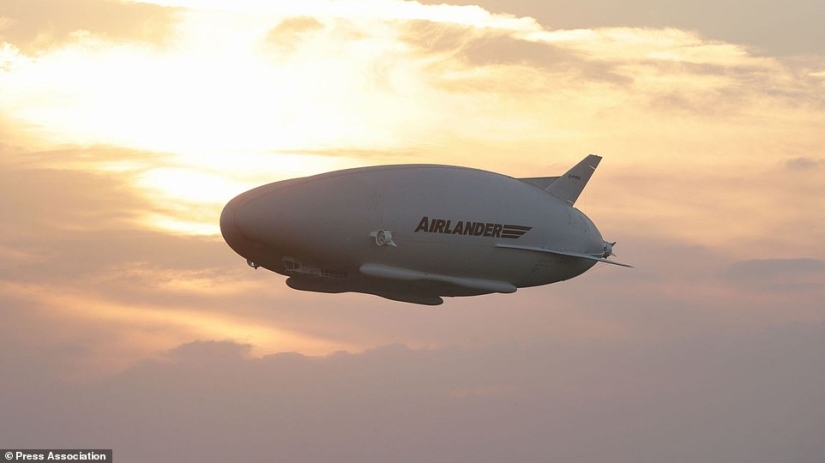 Flying butt: the world's largest aircraft launched in the UK