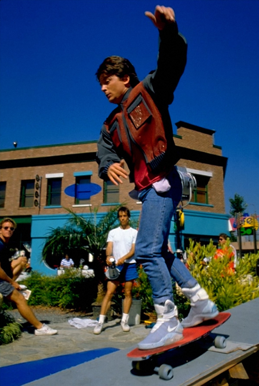 Flying in reality: how to shoot flying skates for the blockbuster "Back to the Future 2"