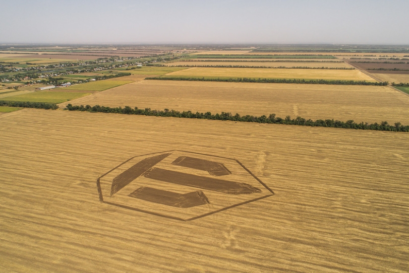 Flying over Russia, the astronauts noticed a huge World of Tanks logo