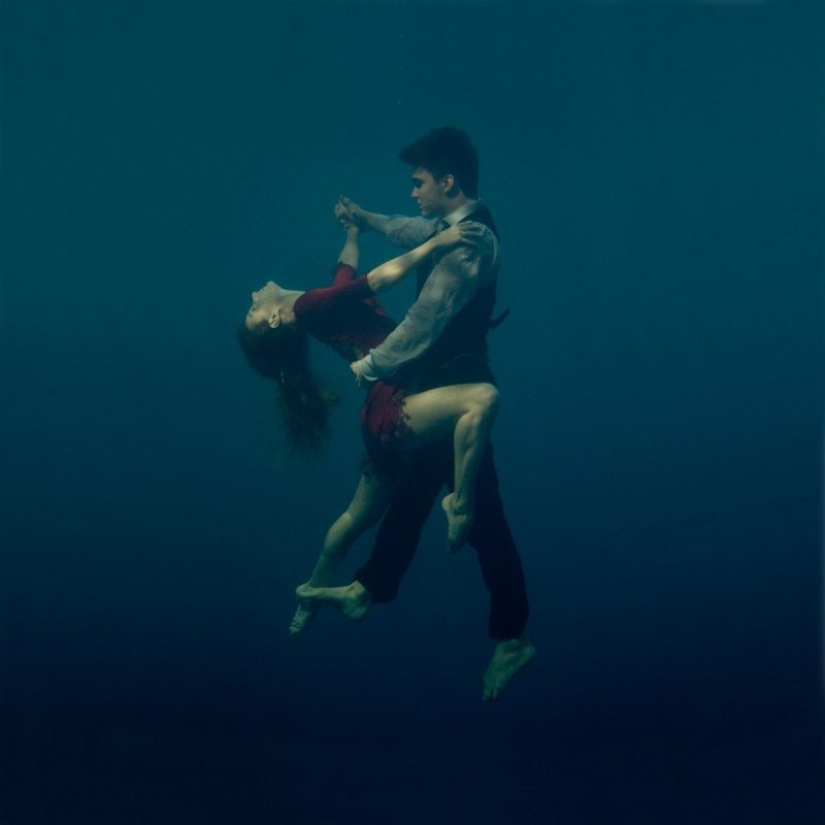 Flying under water in the wonderful photo works of Katerina Bodrunova