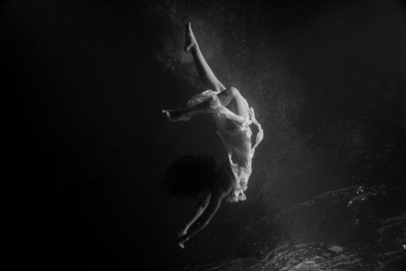 Flying under water in the wonderful photo works of Katerina Bodrunova