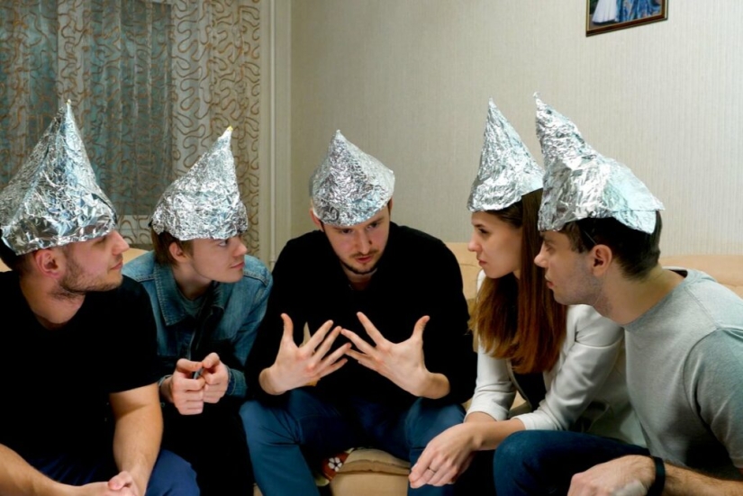Foil caps — how they appeared and can they protect against radiation