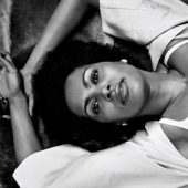 For advertising underwear, the photographer used ordinary women instead of models