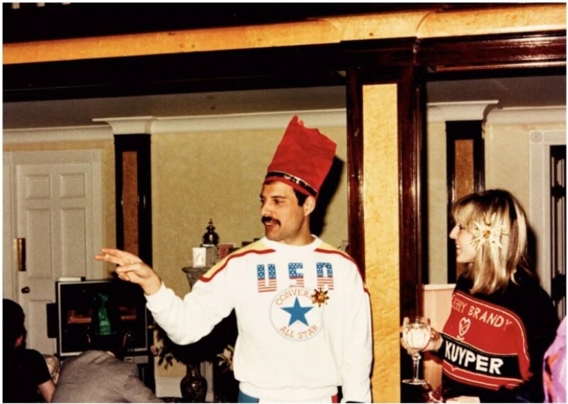 Fotografías personales nunca antes vistas de Freddie Mercury se venderán en una subasta
