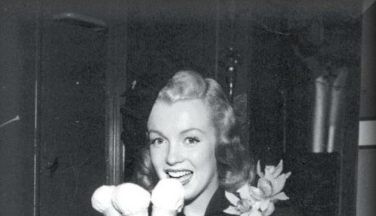 Fotos antiguas - Celebridades y helados Fotos antiguas - Celebridades y helados