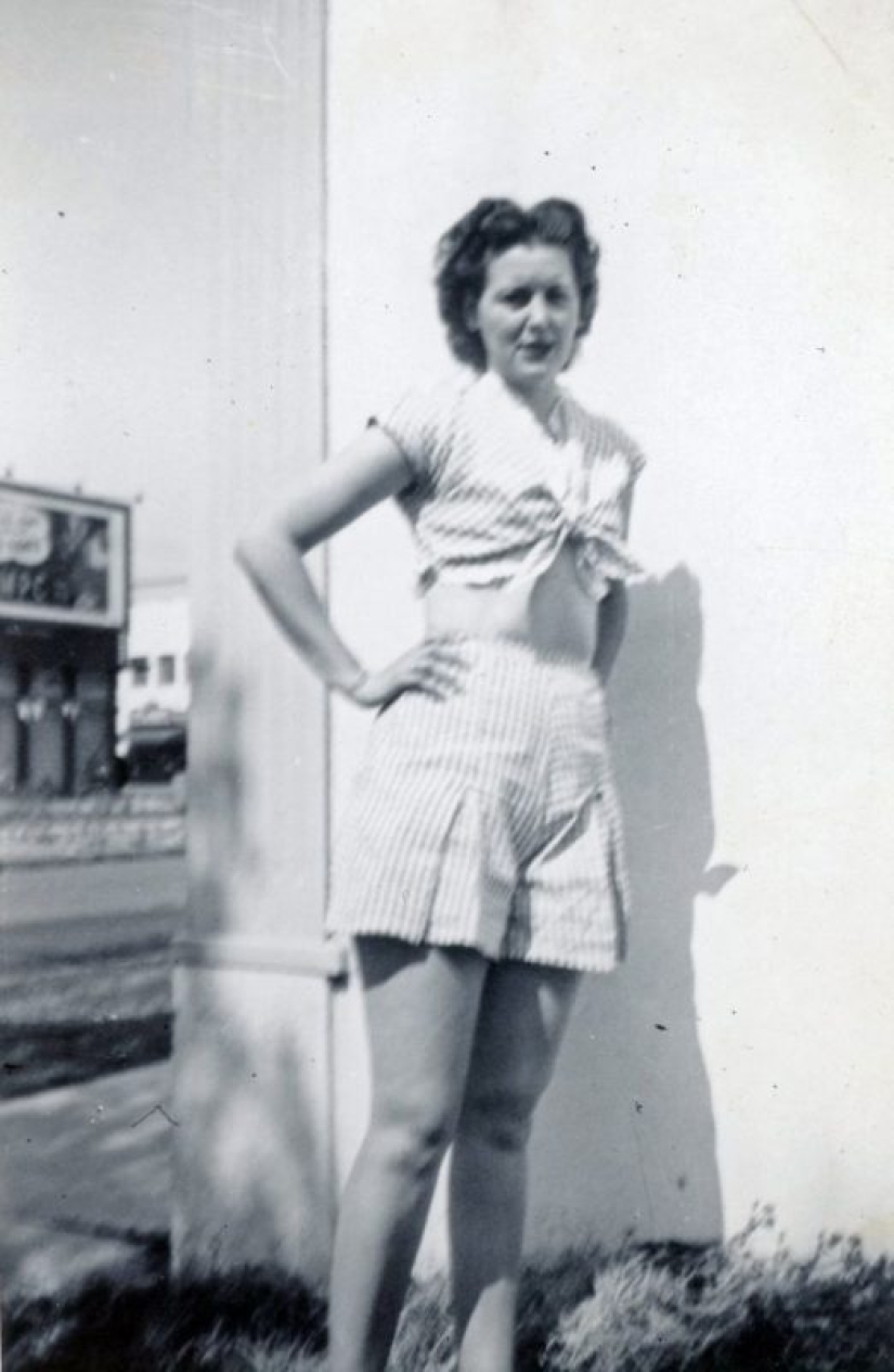 Fotos de chicas de los años 40 en tops cortos y pantalones cortos