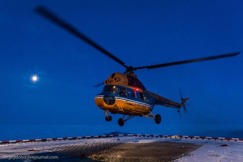 Fotos únicas del rompehielos desde el aire en el Polo durante la noche polar