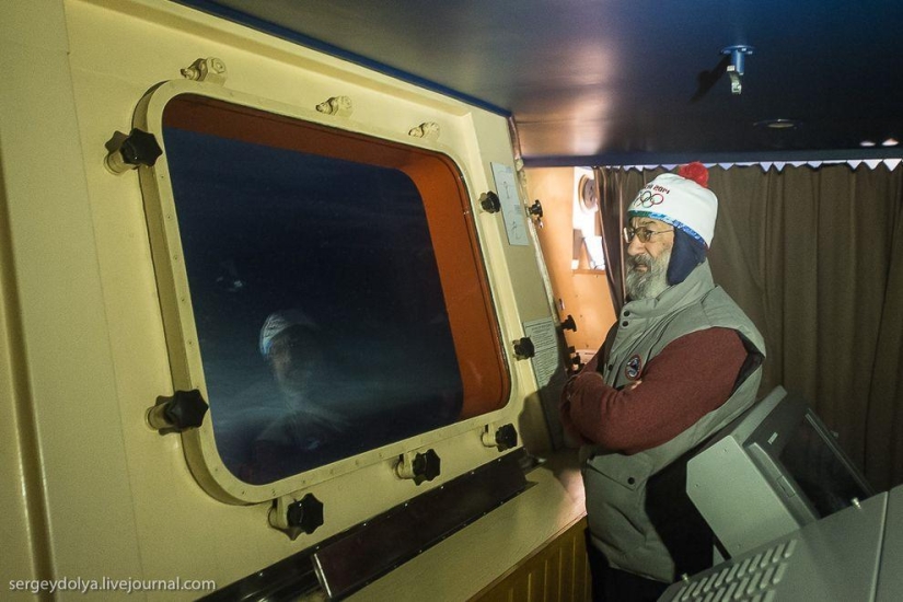 Fotos únicas del rompehielos desde el aire en el Polo durante la noche polar