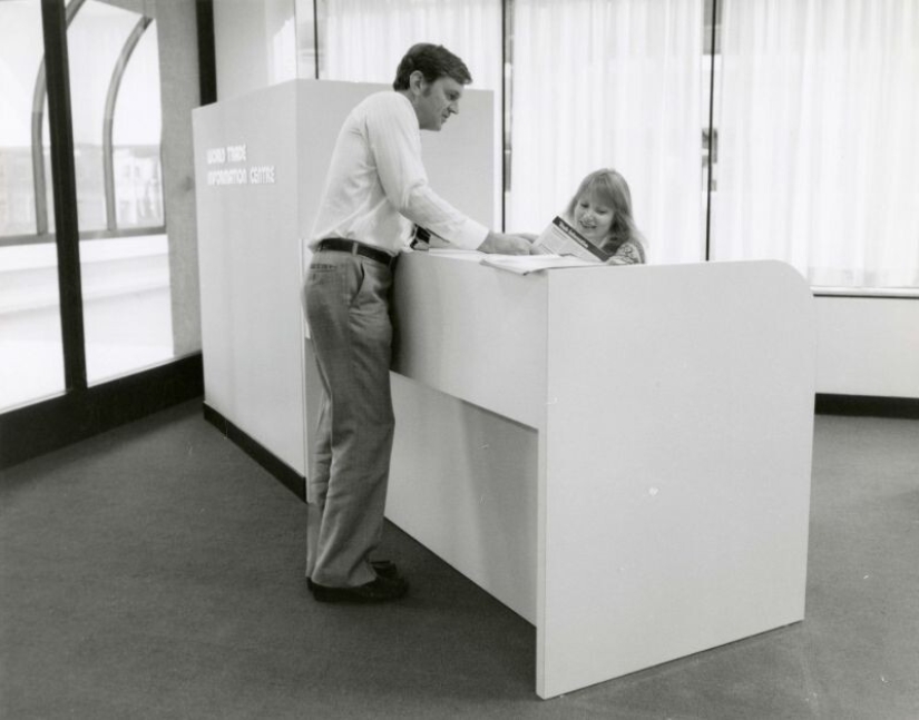 Fotos retro de interiores y electrodomésticos en oficinas de los años 70 y 80