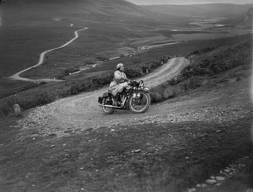 Fotos vintage de chicas cool en motocicletas