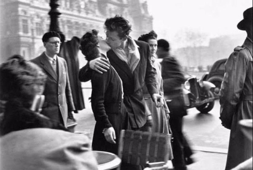 French kiss: how the photographer took pictures of couples in love on the streets of Paris