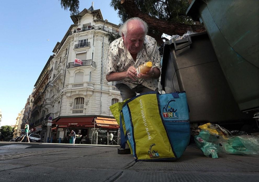 French pensioner eats from dumpsters