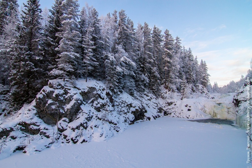 “Frozen, but not frozen” - Kivach waterfall in winter