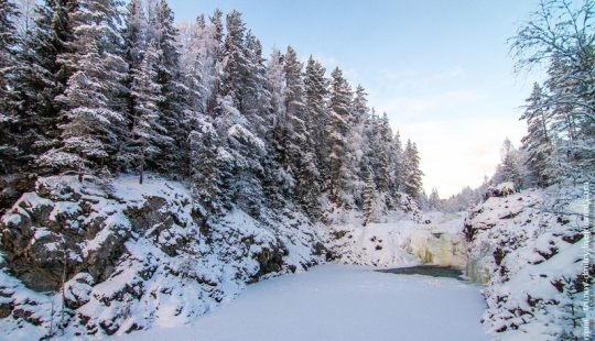 “Frozen, but not frozen” - Kivach waterfall in winter “Frozen, but not frozen” - Kivach waterfall in winter