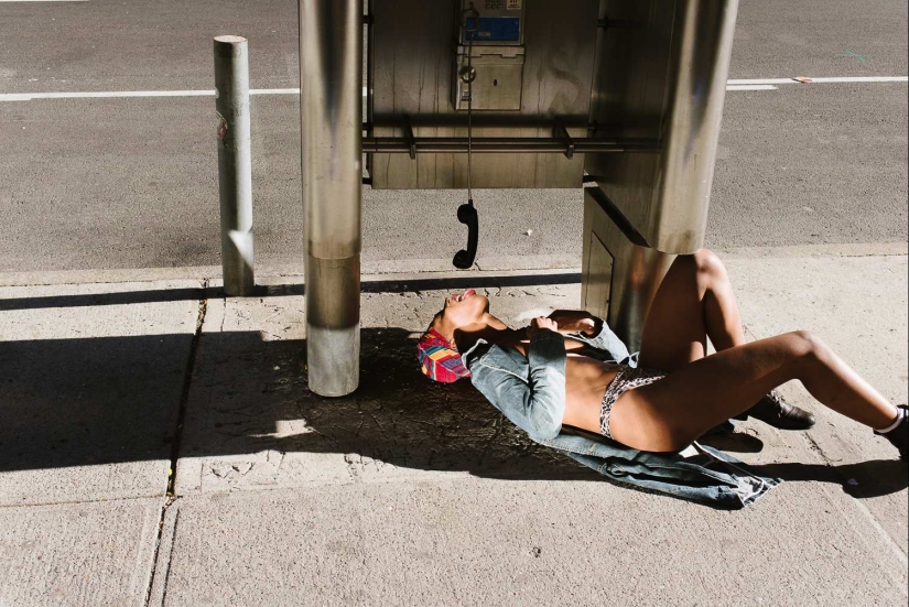 "Fucking New York": beautiful nude girls making love with the city