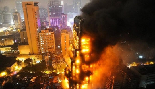 Fuego infernal en un rascacielos chino