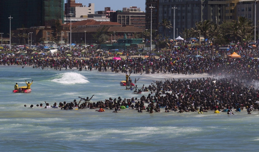 Fuegos artificiales, playas y champán: cómo el mundo recibió el nuevo año 2014