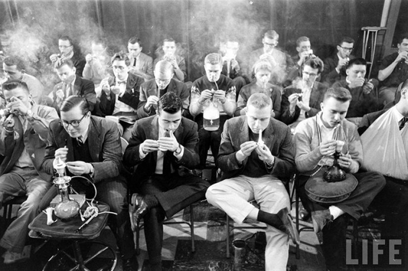 Fumar con un rockero: cómo se celebraban las competiciones de fumadores en los Estados Unidos de los años 50