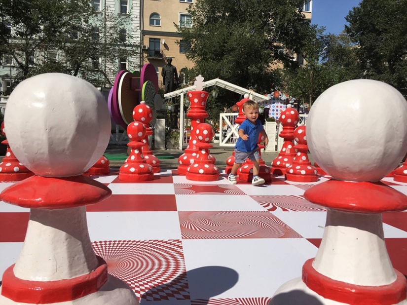 Giant chess and ballet school from the choreographers of the Bolshoi Theater