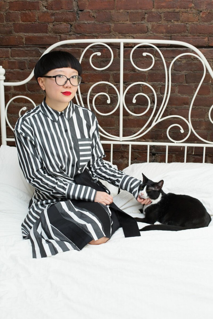 "Girls and cats": a photographer from new York against the stereotypes about crazy cat ladies