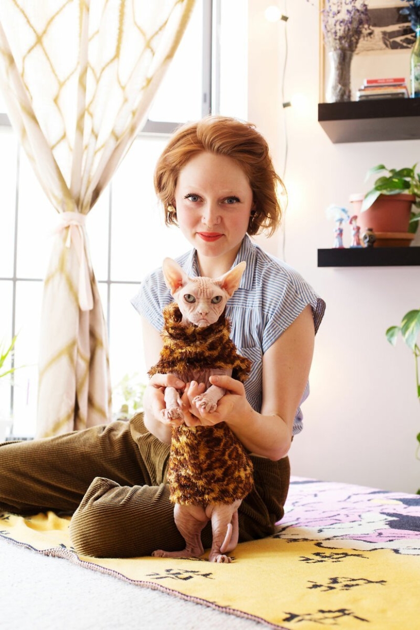 "Girls and cats": a photographer from new York against the stereotypes about crazy cat ladies