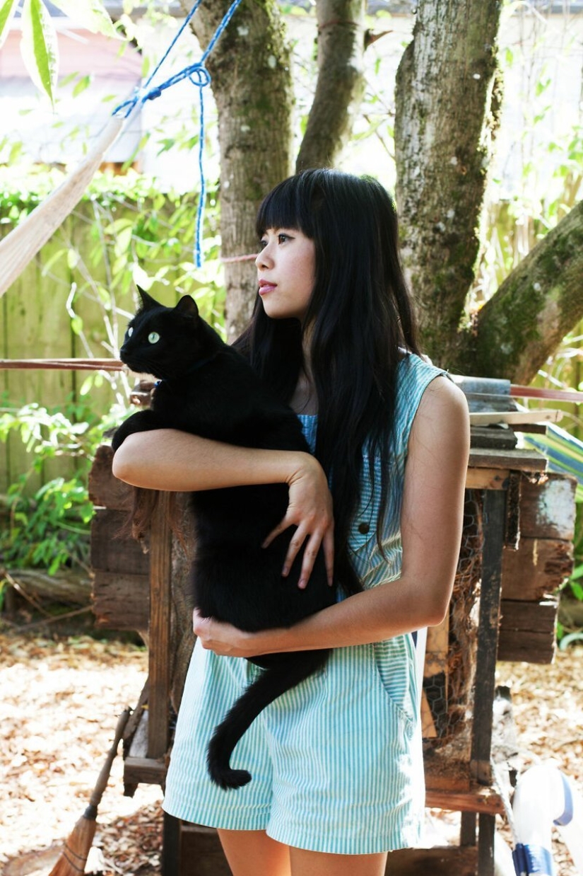 "Girls and cats": a photographer from new York against the stereotypes about crazy cat ladies