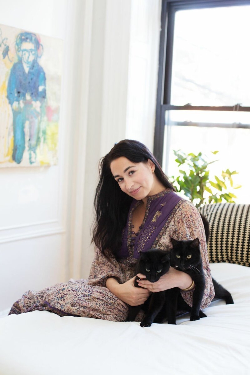 "Girls and cats": a photographer from new York against the stereotypes about crazy cat ladies