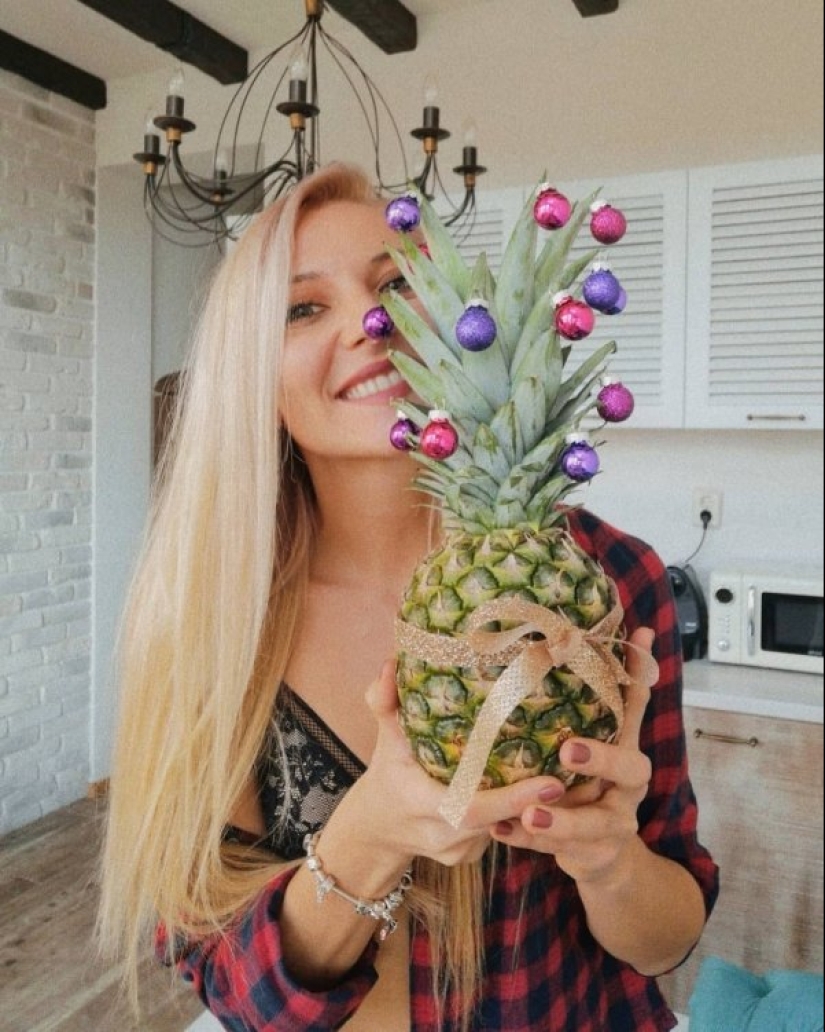 Girls and pineapples: 20+ hot pictures, from which will flow salivating