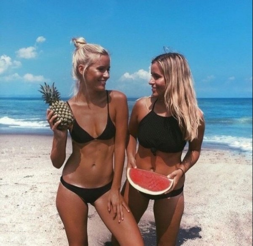 Girls and pineapples: 20+ hot pictures, from which will flow salivating