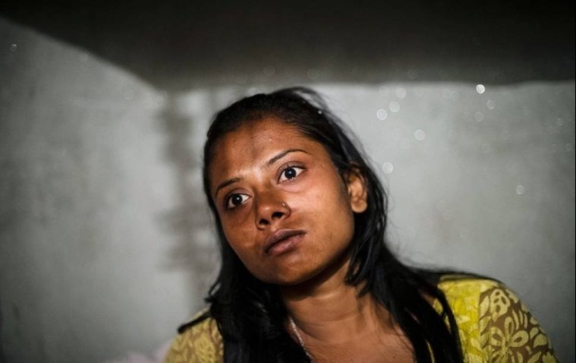 Girls are forced to "sell" themselves, and it's legal - life in a Bangladesh brothel