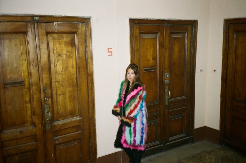 Girls on stairwells-celebration of post-Soviet entrances