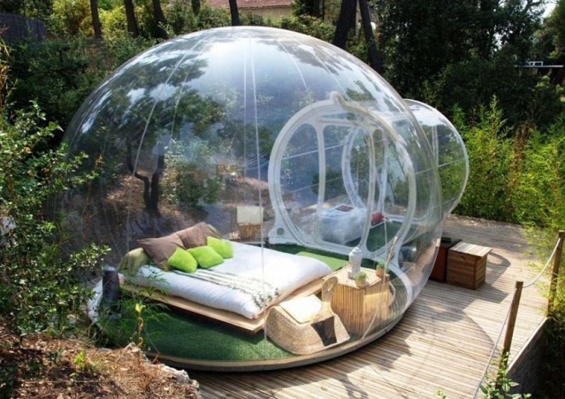 Glamorous camping: a transparent tent for maximum rapprochement with nature